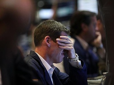 Giới đầu tư ồ ạt xả hàng do lo ngại xung đột quân sự giữa Ukraine và Nga